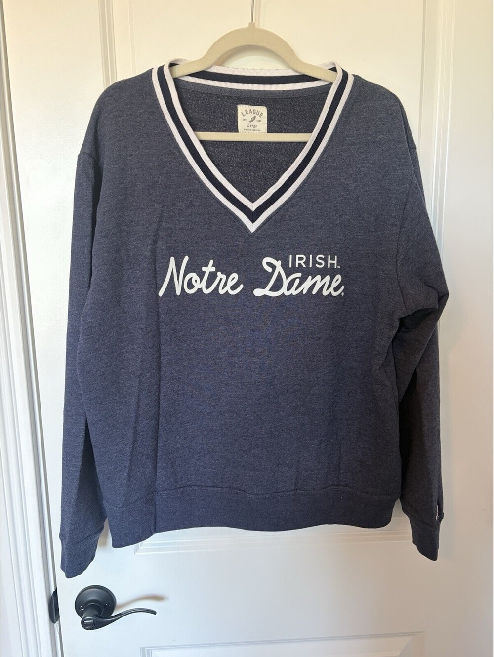 Note Dame Men’s L Blue V Neck Sweatshirt College Academia